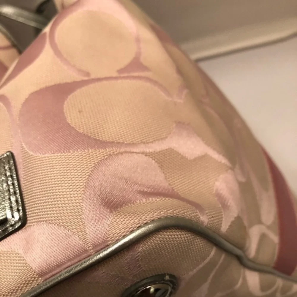 Coach f13553 y2k pink signature silver leather kisslock striped tote bag